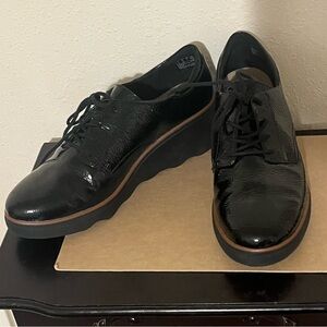 Clark’s Ultimate Comfort black faux patent leather wedge heeled oxfords